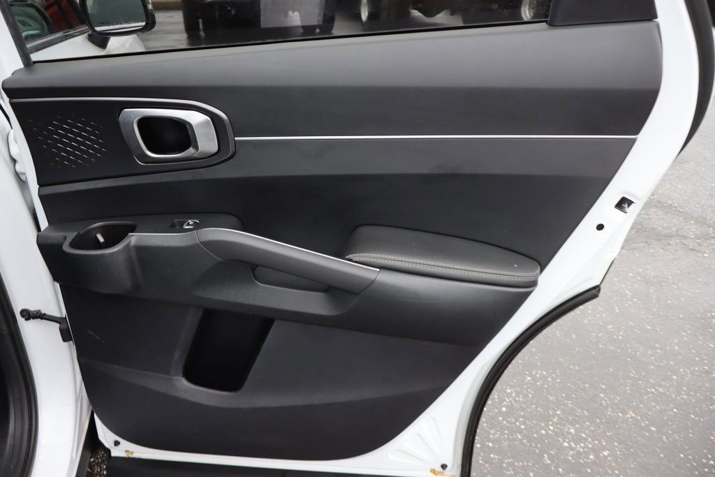 Used 2024 Kia Sorento LX image 29