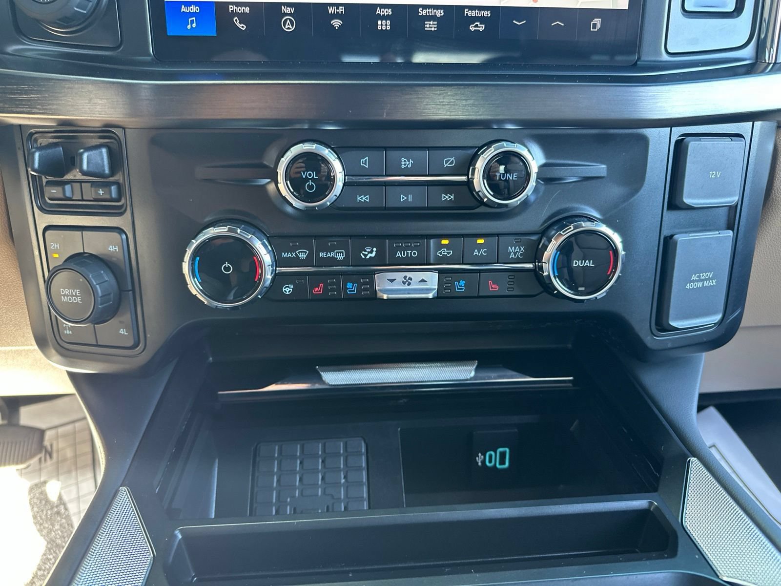 Used 2024 Ford F250 Lariat w/ Lariat Ultimate Package AWD/4WD image 31