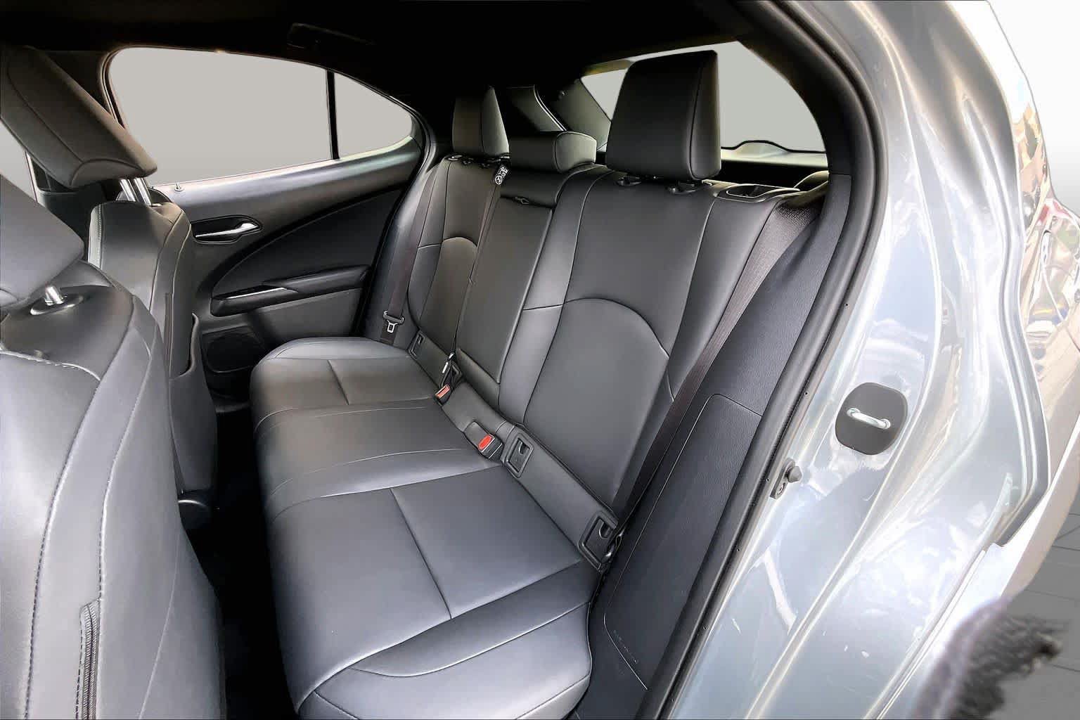 Used 2025 Lexus UX 300h AWD w/ Cold Area Package image 17