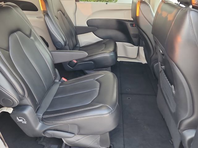 Used 2024 Chrysler Pacifica Touring-L image 18