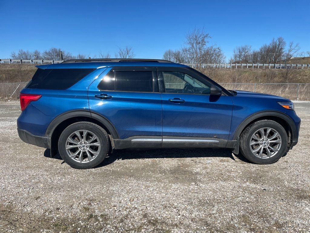 Used 2022 Ford Explorer XLT w/ Equipment Group 202A image 4