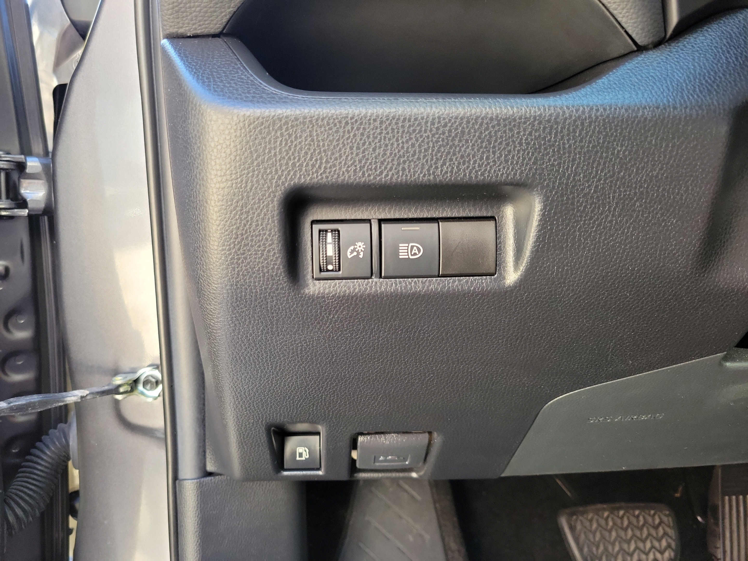 Used 2021 Toyota RAV4 XLE AWD/4WD image 11