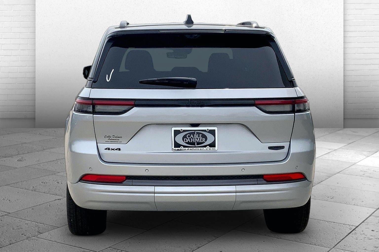 New 2026 Jeep Grand Cherokee Summit w/ Obsidian Package AWD/4WD image 4