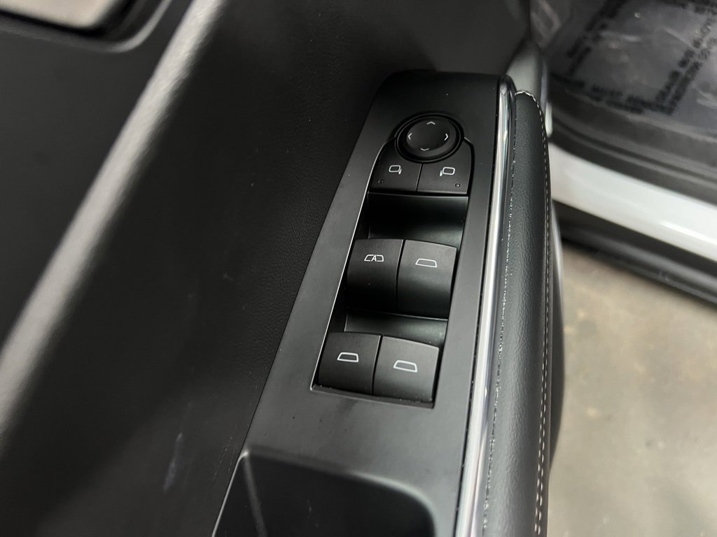 Used 2025 GMC Acadia Elevation image 23