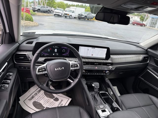 Used 2024 Kia Telluride EX w/ EX Captain's Chair Package image 15
