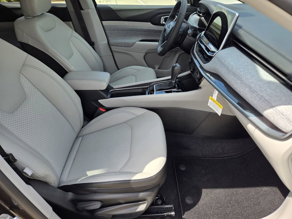 Used 2022 Jeep Compass Latitude FWD image 16