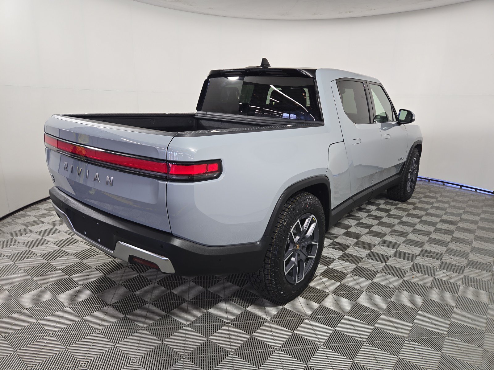 Used 2023 Rivian R1T Adventure AWD/4WD image 5