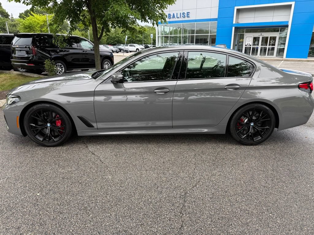 Used 2021 BMW M550i xDrive w/ Executive Package AWD/4WD image 2