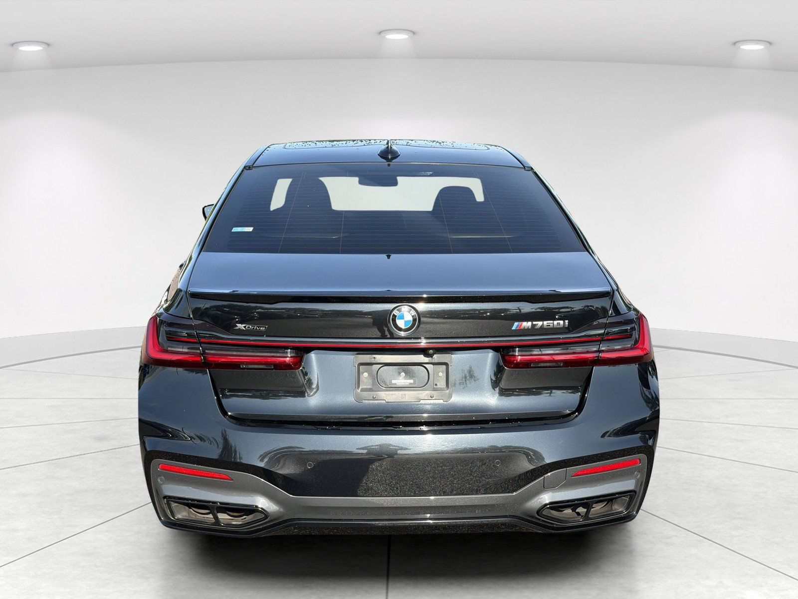 Used 2022 BMW M760i xDrive AWD/4WD image 5