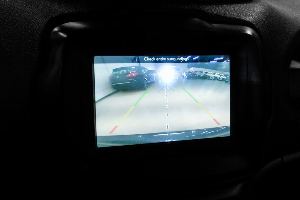 Used 2018 Jeep Renegade Latitude FWD image 26