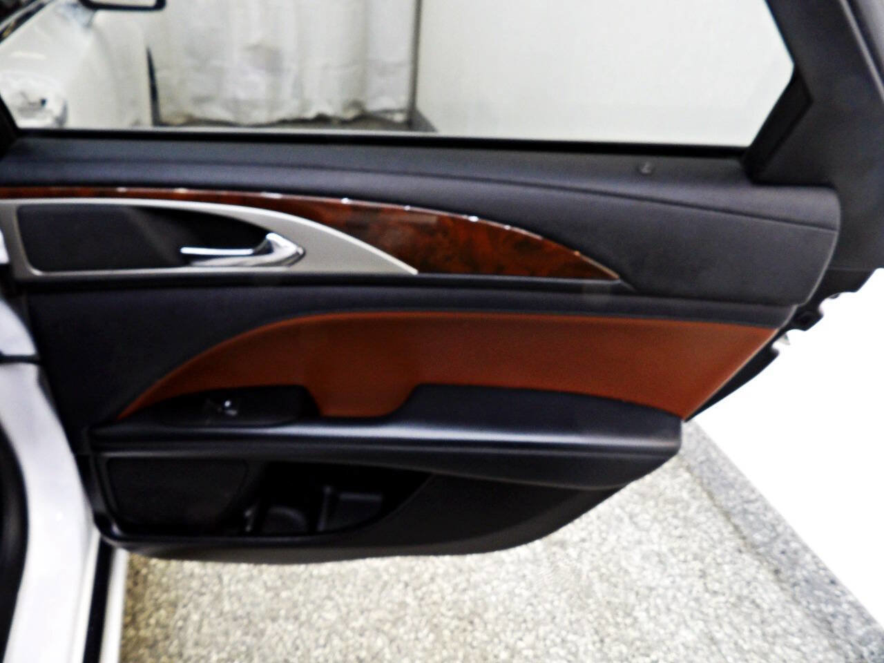 Used 2017 Lincoln MKZ Reserve image 12