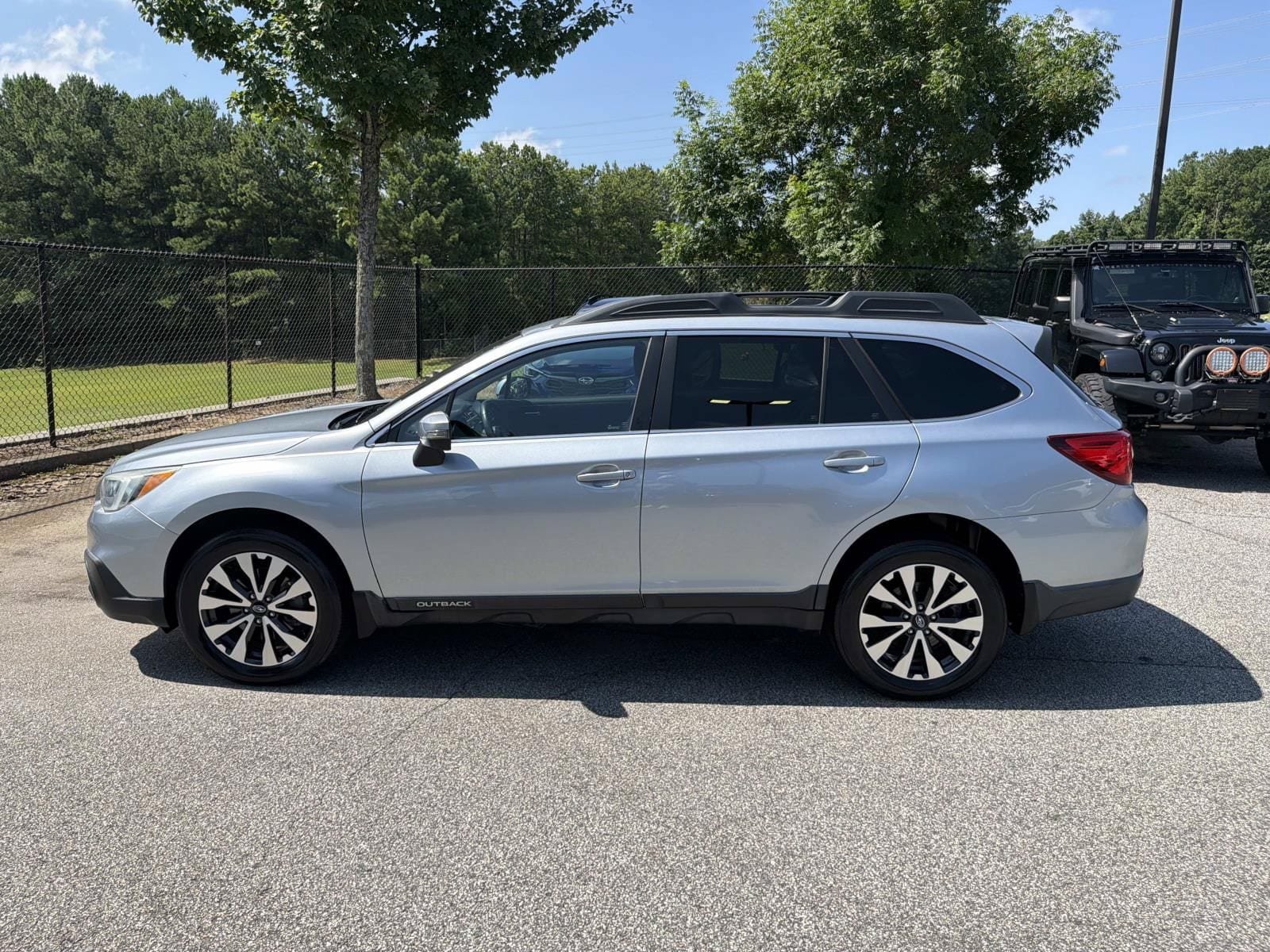 Used 2016 Subaru Outback 2.5i Limited AWD/4WD image 4