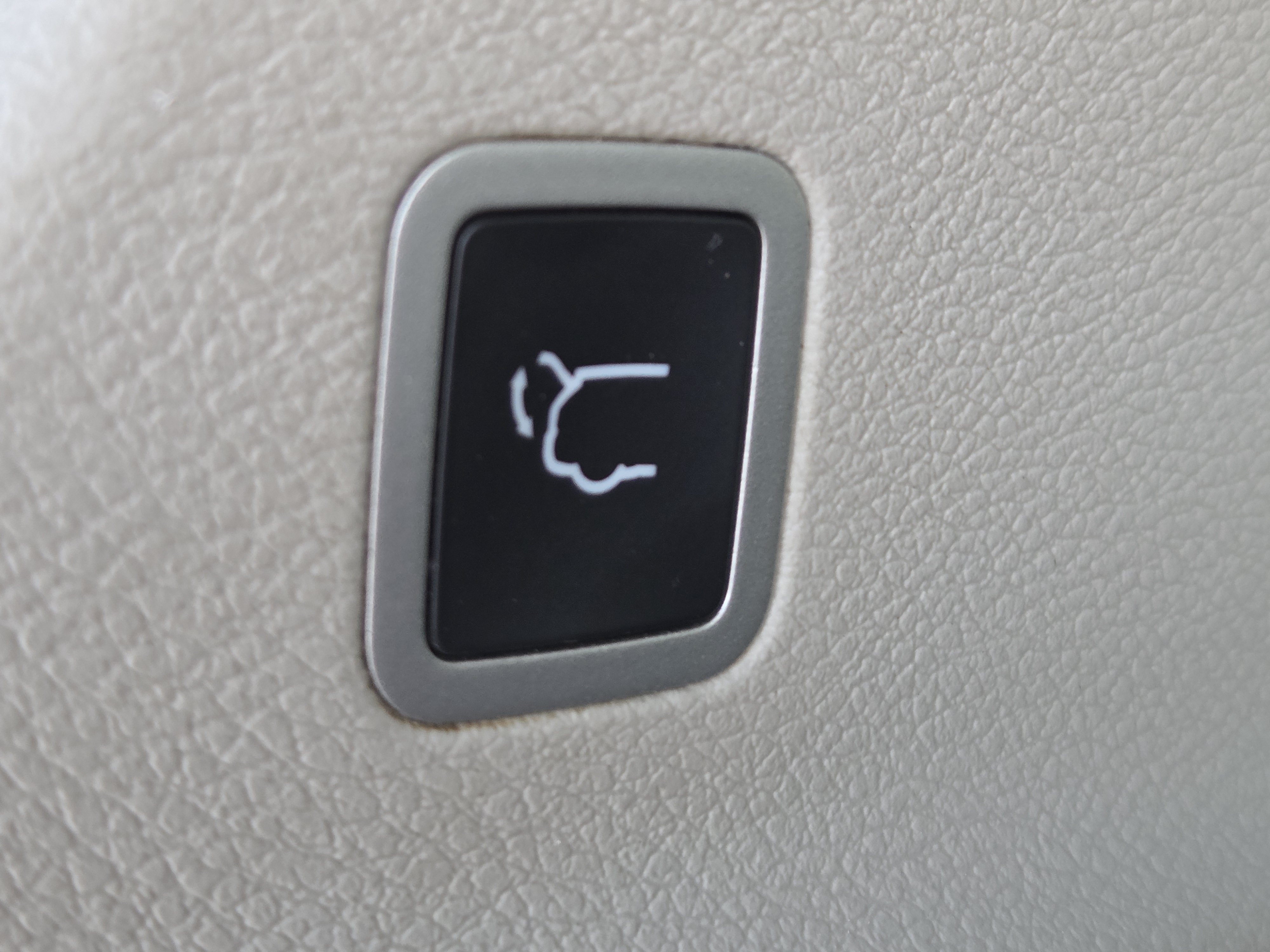 Used 2022 Chrysler Voyager LX FWD image 8