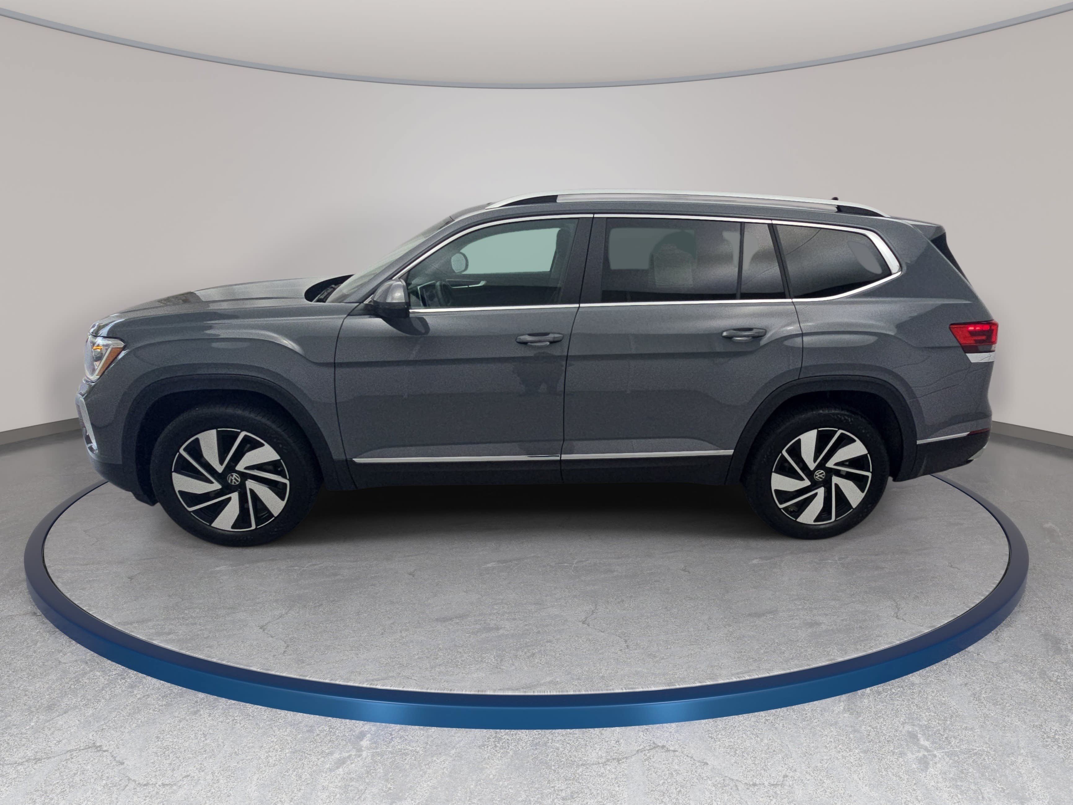 Used 2026 Volkswagen Atlas SEL AWD/4WD image 8