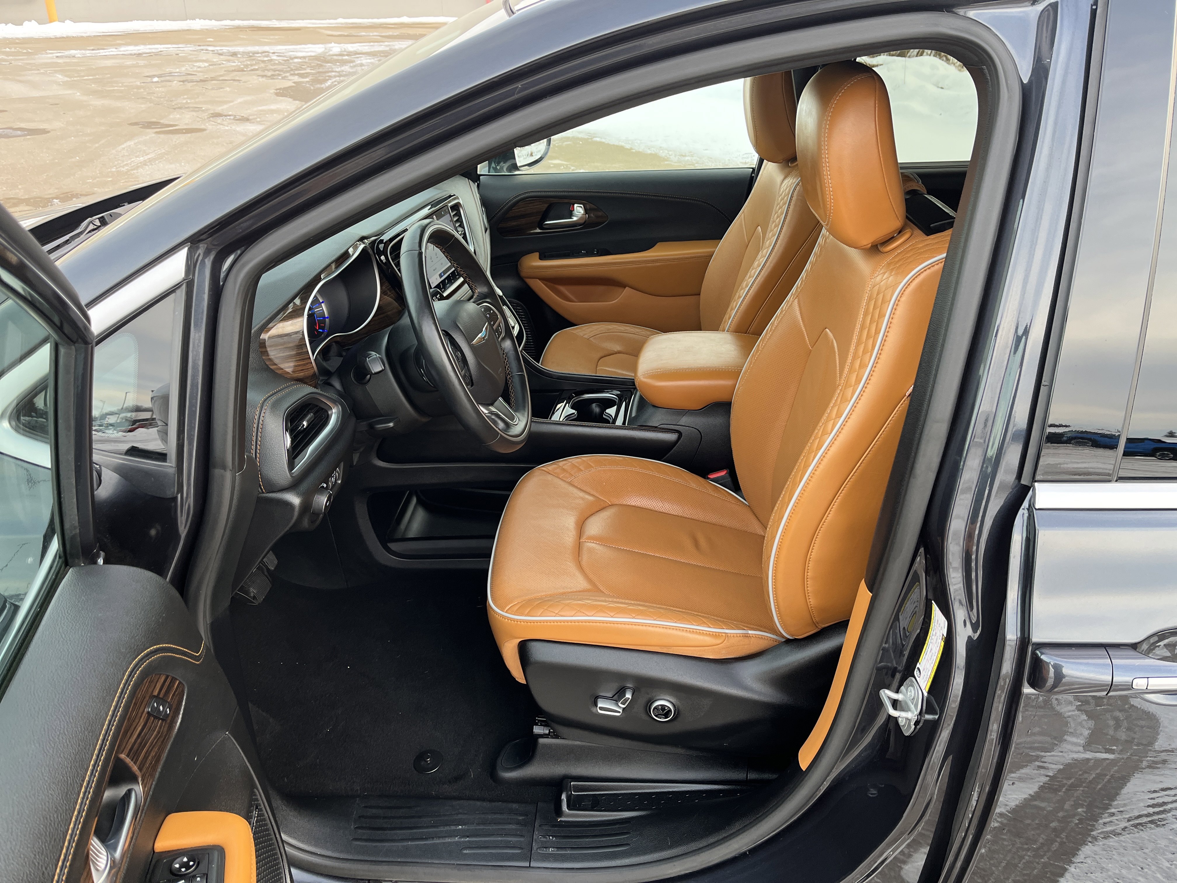 Used 2021 Chrysler Pacifica Pinnacle image 9