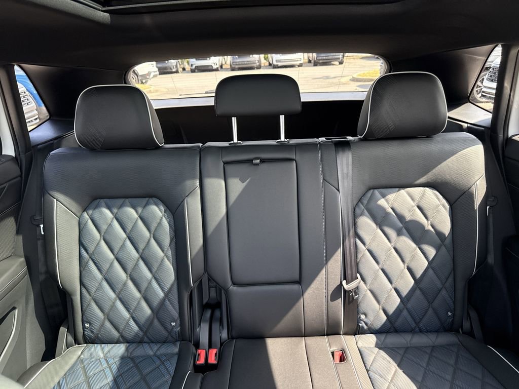 New 2025 Volkswagen Atlas Cross Sport SEL Premium R-Line image 32