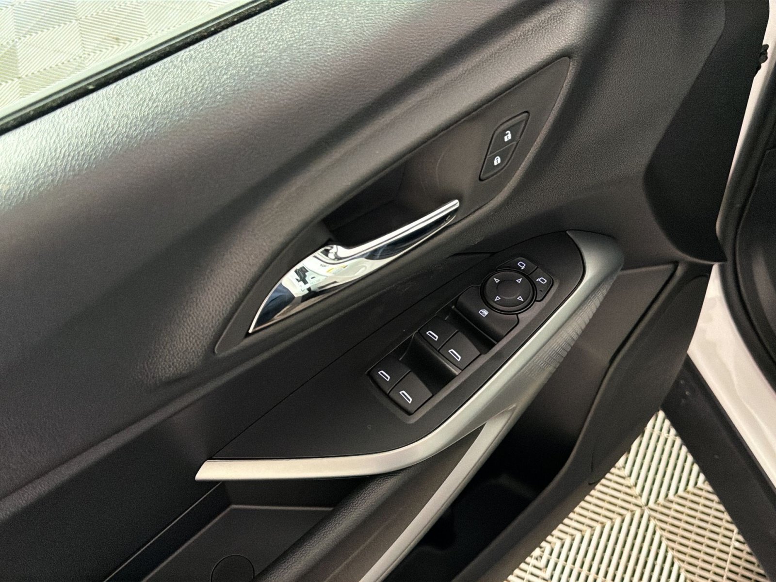 New 2026 Chevrolet Trax LS FWD image 15