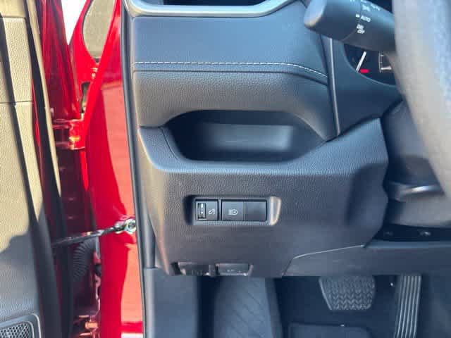 Used 2025 Toyota RAV4 XLE FWD image 10