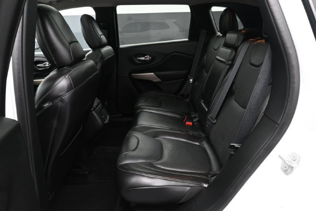 Used 2017 Jeep Cherokee Limited w/ Luxury Group AWD/4WD image 11