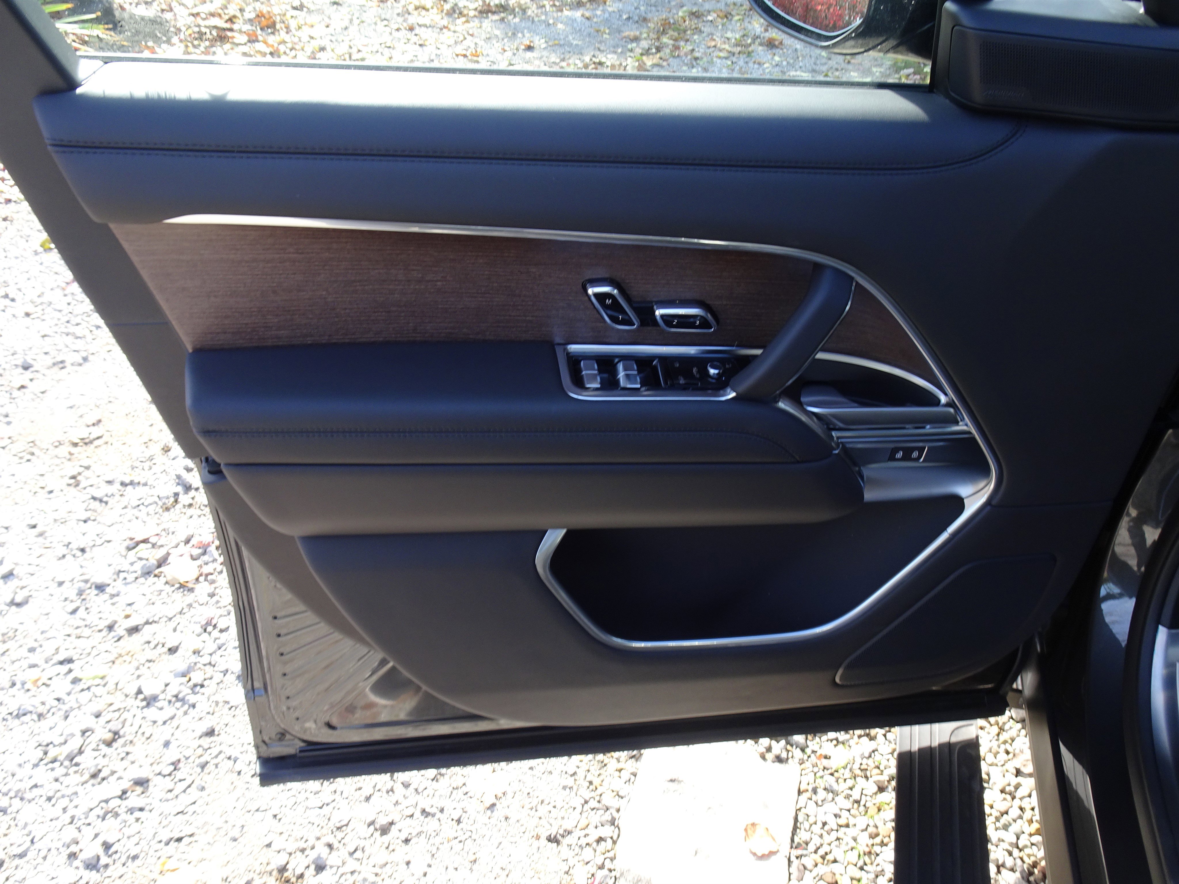 New 2025 Land Rover Range Rover SE image 15