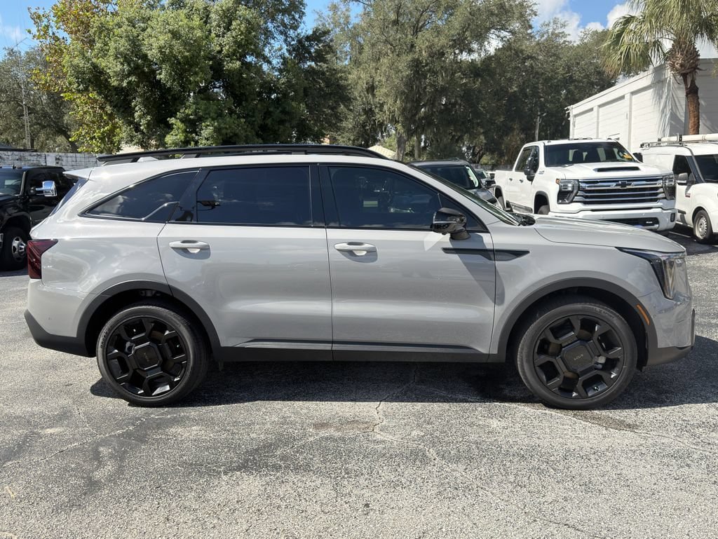 Certified 2025 Kia Sorento SX Prestige AWD/4WD image 4