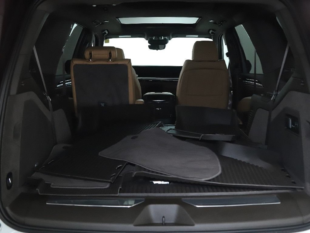 Used 2026 Cadillac Escalade Luxury w/ LPO, Floor Liner Package AWD/4WD image 35