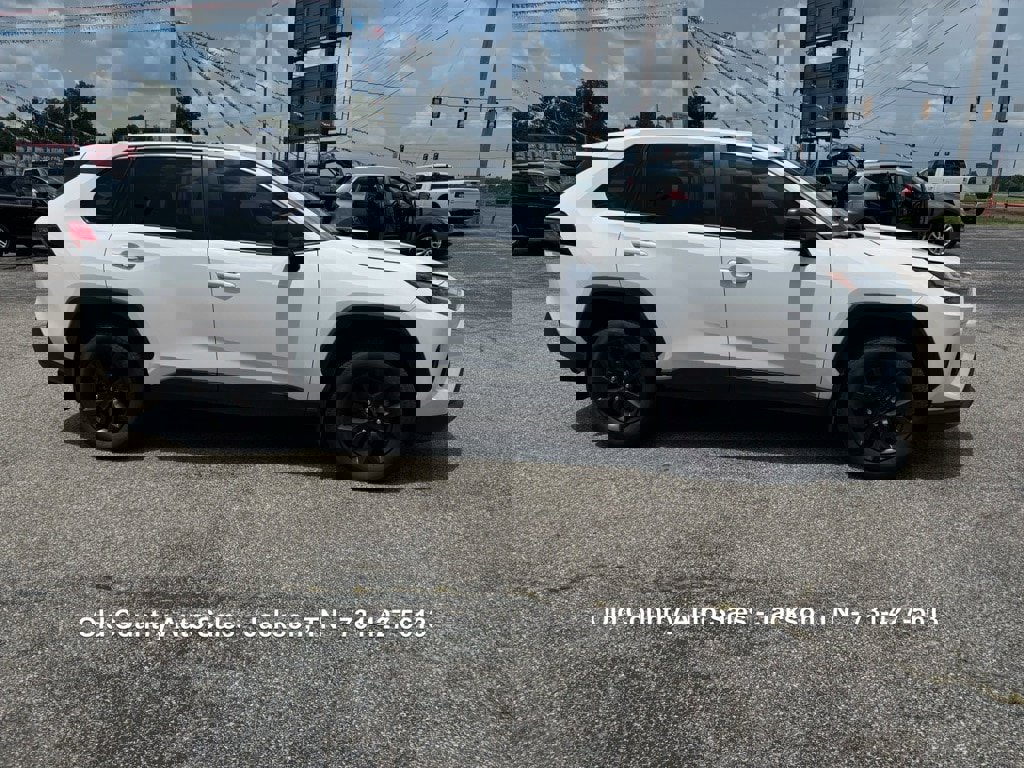 Used 2024 Toyota RAV4 LE image 5