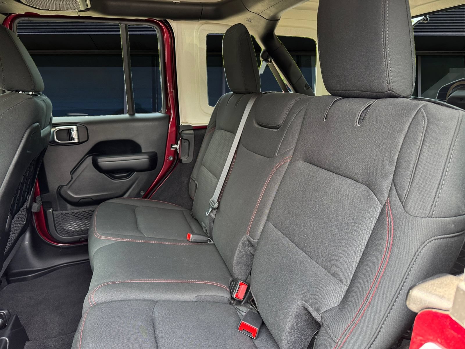 Used 2021 Jeep Wrangler Unlimited Rubicon w/ Cold Weather Group AWD/4WD image 15