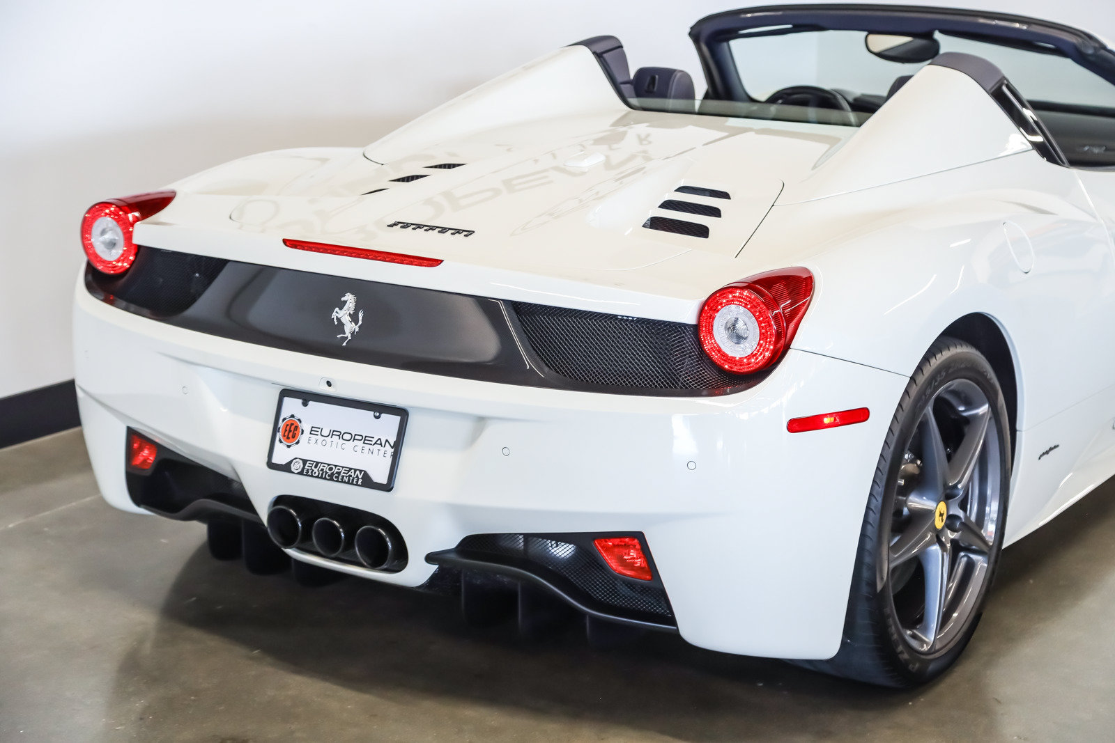 Used 2015 Ferrari 458 Spider RWD image 30