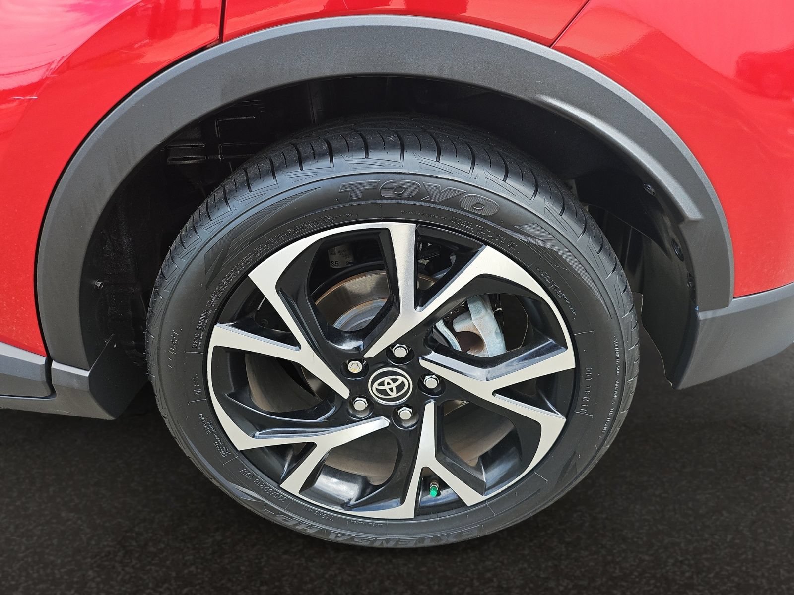 Used 2021 Toyota C-HR XLE FWD image 40