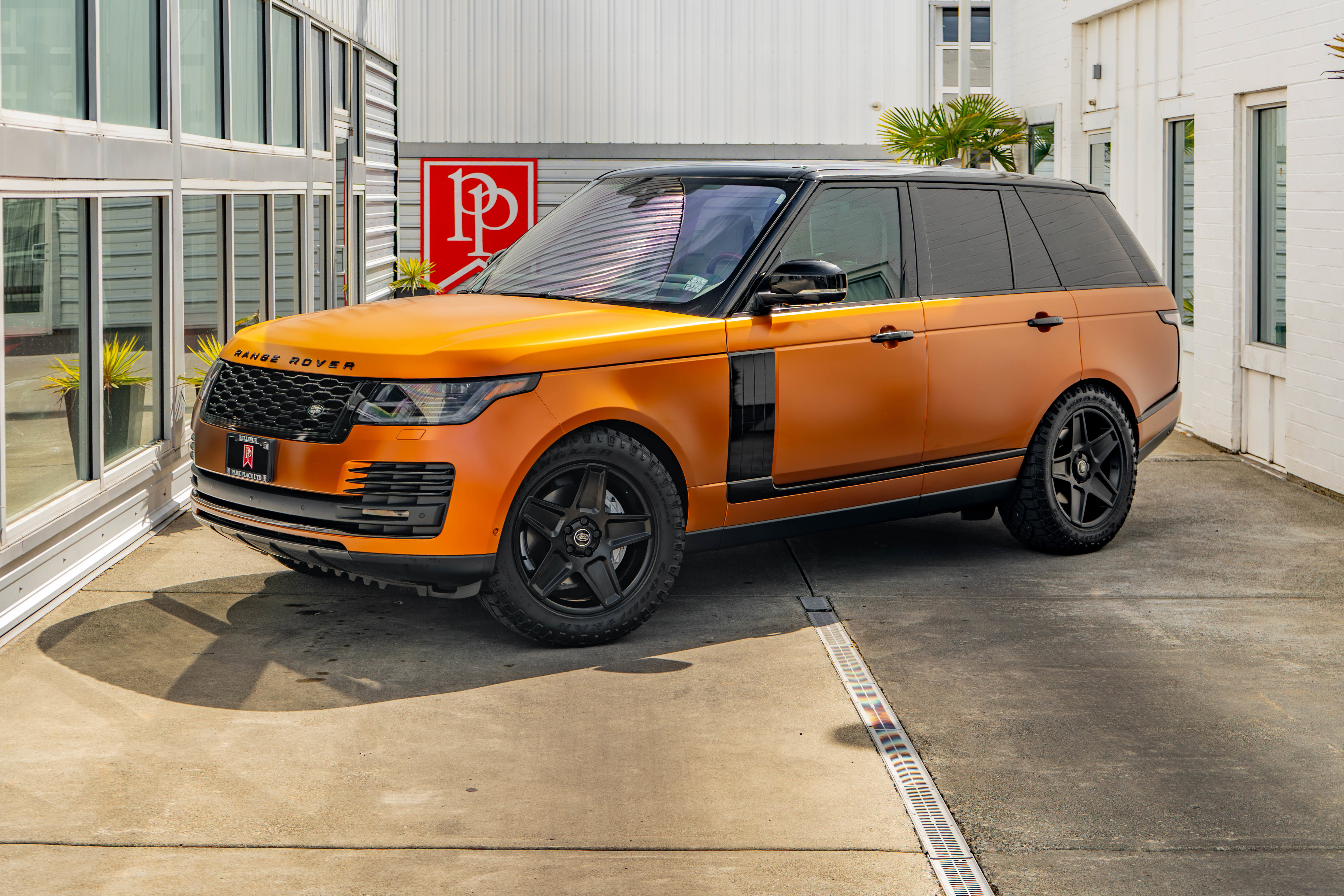 Used 2021 Land Rover Range Rover HSE AWD/4WD image 2