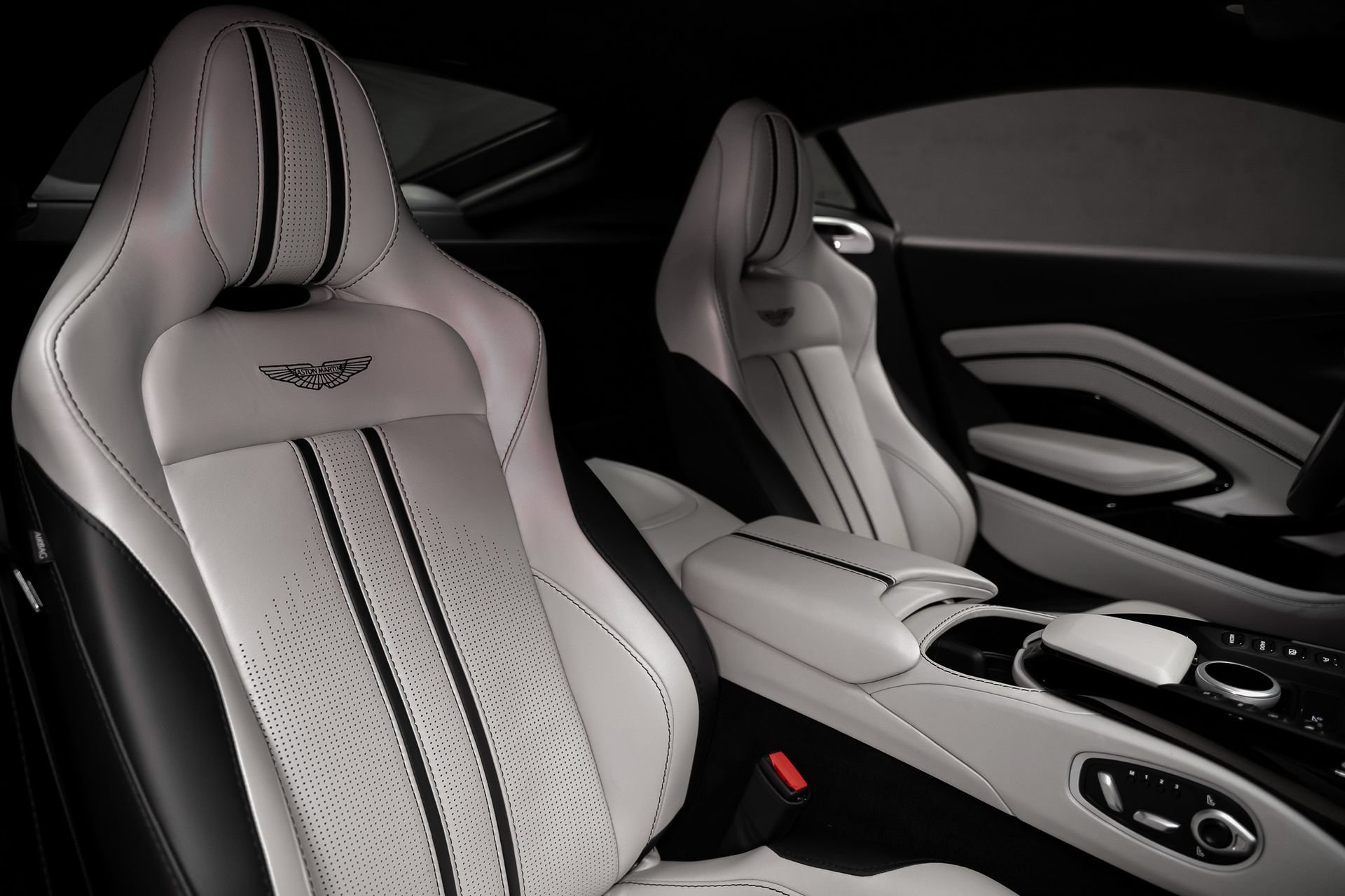 Used 2023 Aston Martin V8 Vantage Coupe RWD image 60