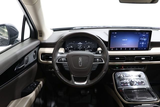 Used 2022 Lincoln Nautilus Reserve w/ Luxury Package AWD/4WD image 13