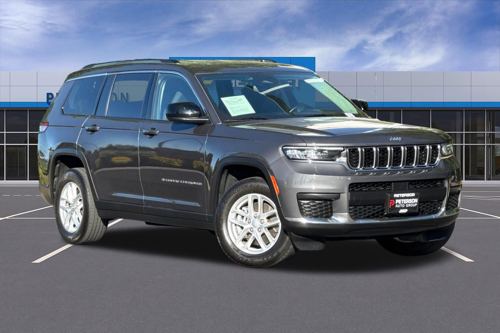 Used 2022 Jeep Grand Cherokee L Laredo w/ Luxury Tech Group I AWD/4WD image 2