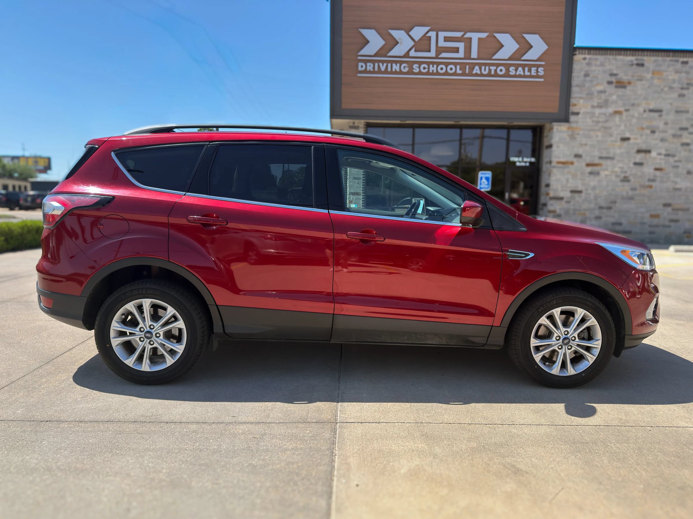 Used 2018 Ford Escape SEL AWD/4WD image 9