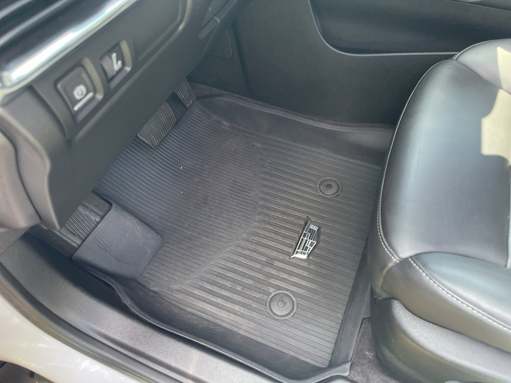 Used 2020 Cadillac XT4 Premium Luxury w/ Cold Weather Package AWD/4WD image 29