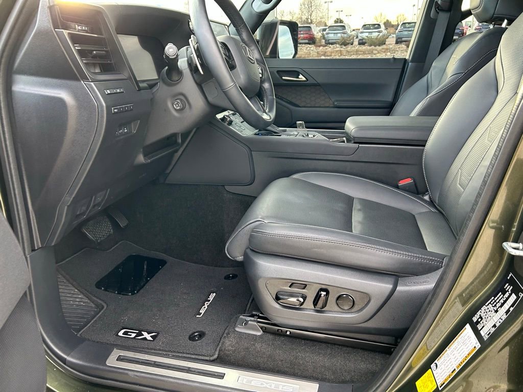 Used 2025 Lexus GX 550 image 21