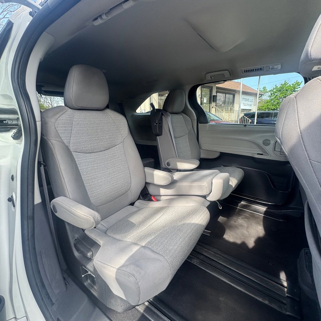 Used 2022 Toyota Sienna LE FWD image 15