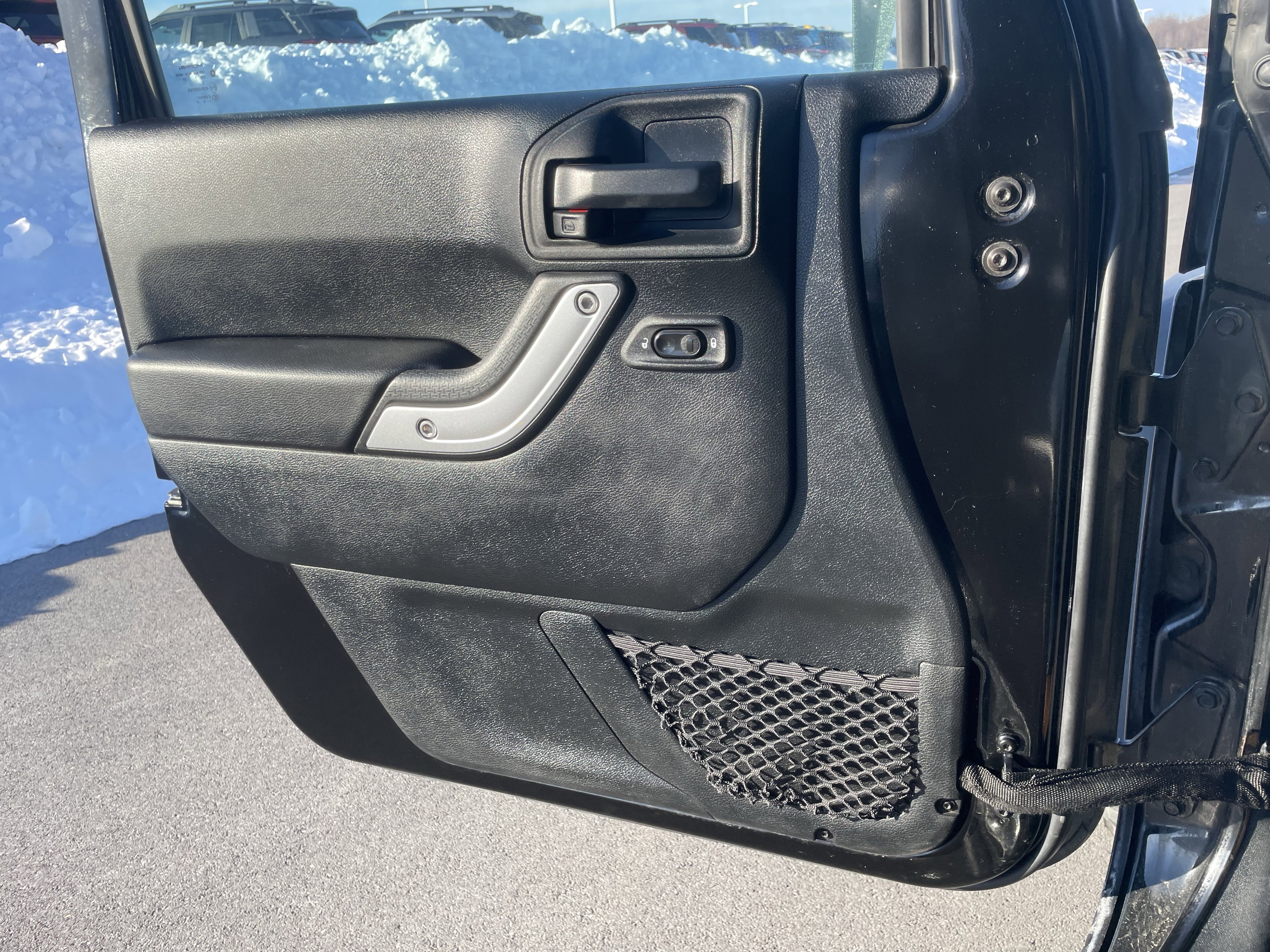 Used 2017 Jeep Wrangler Unlimited Rubicon w/ Connectivity Group image 15