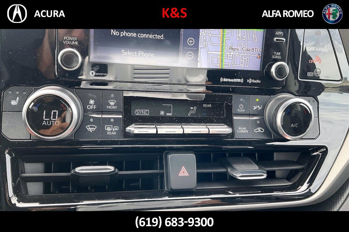 Used 2022 Toyota Highlander XLE AWD/4WD image 8