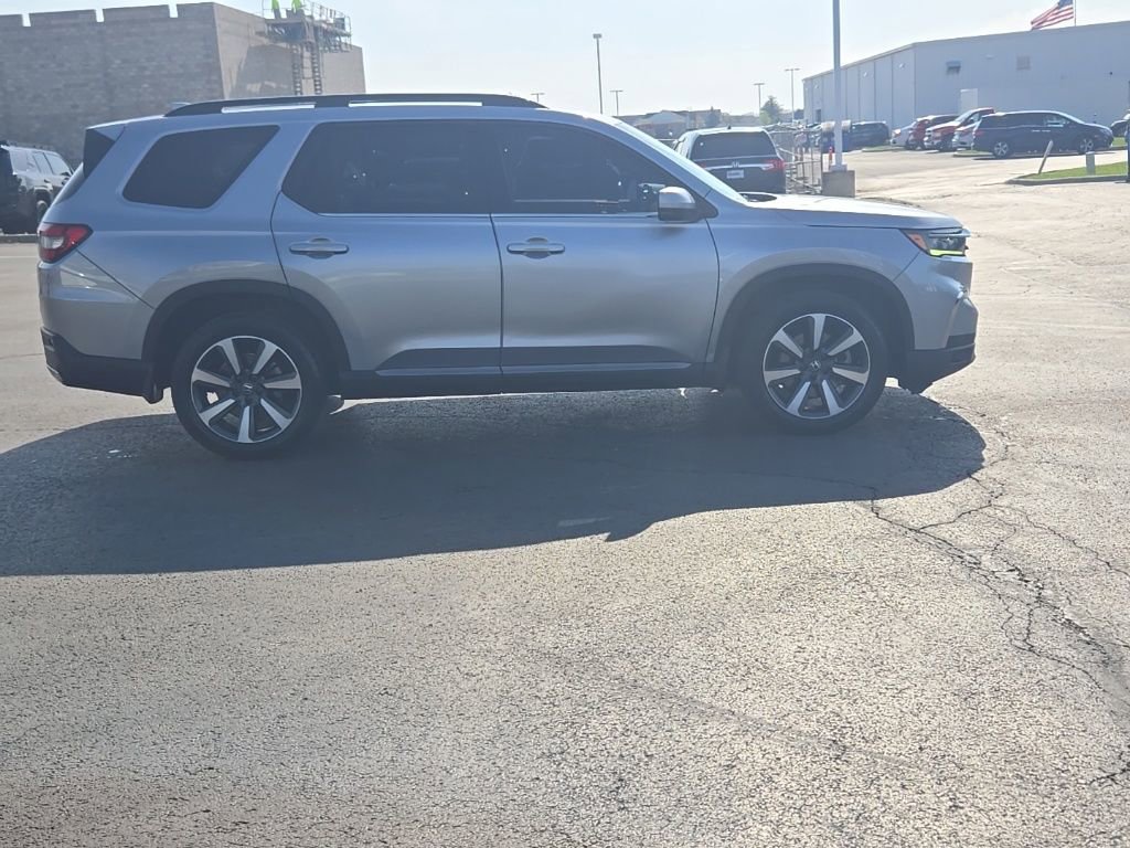 Used 2024 Honda Pilot Touring image 10