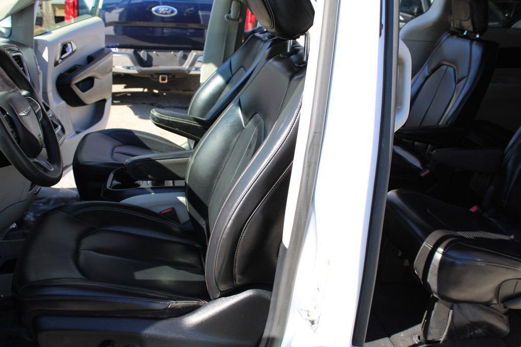 Used 2020 Chrysler Voyager Lxi image 8