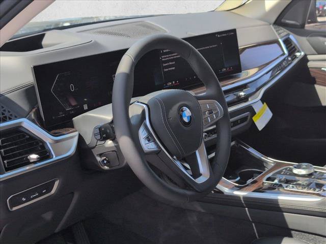 Used 2026 BMW X7 xDrive40i w/ Premium Package AWD/4WD image 3