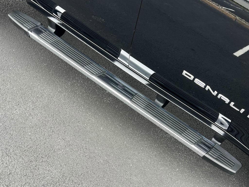 Used 2025 GMC Sierra 2500 Denali image 9