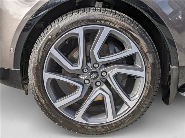 New 2024 Land Rover Discovery Dynamic SE image 7