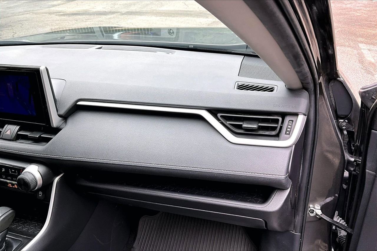 Used 2024 Toyota RAV4 LE FWD image 22