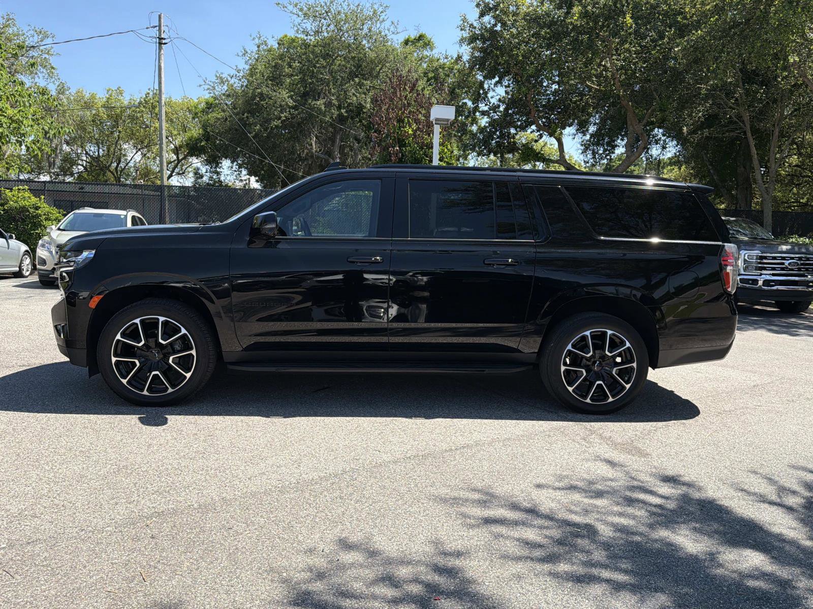 Used 2021 Chevrolet Suburban RST w/ Luxury Package AWD/4WD image 6