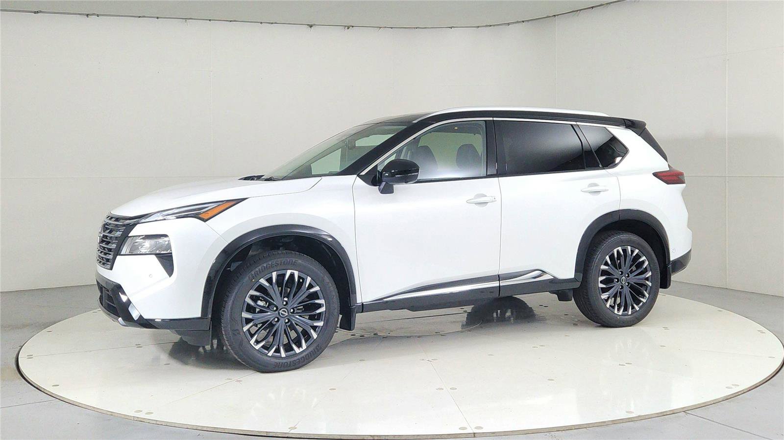 New 2026 Nissan Rogue Platinum w/ Platinum Premium Package image 3