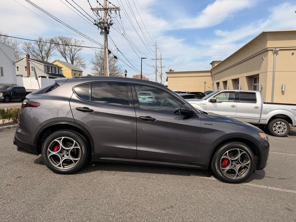 Used 2019 Alfa Romeo Stelvio Sport w/ Quick Order Package 22J Sport AWD/4WD image 8