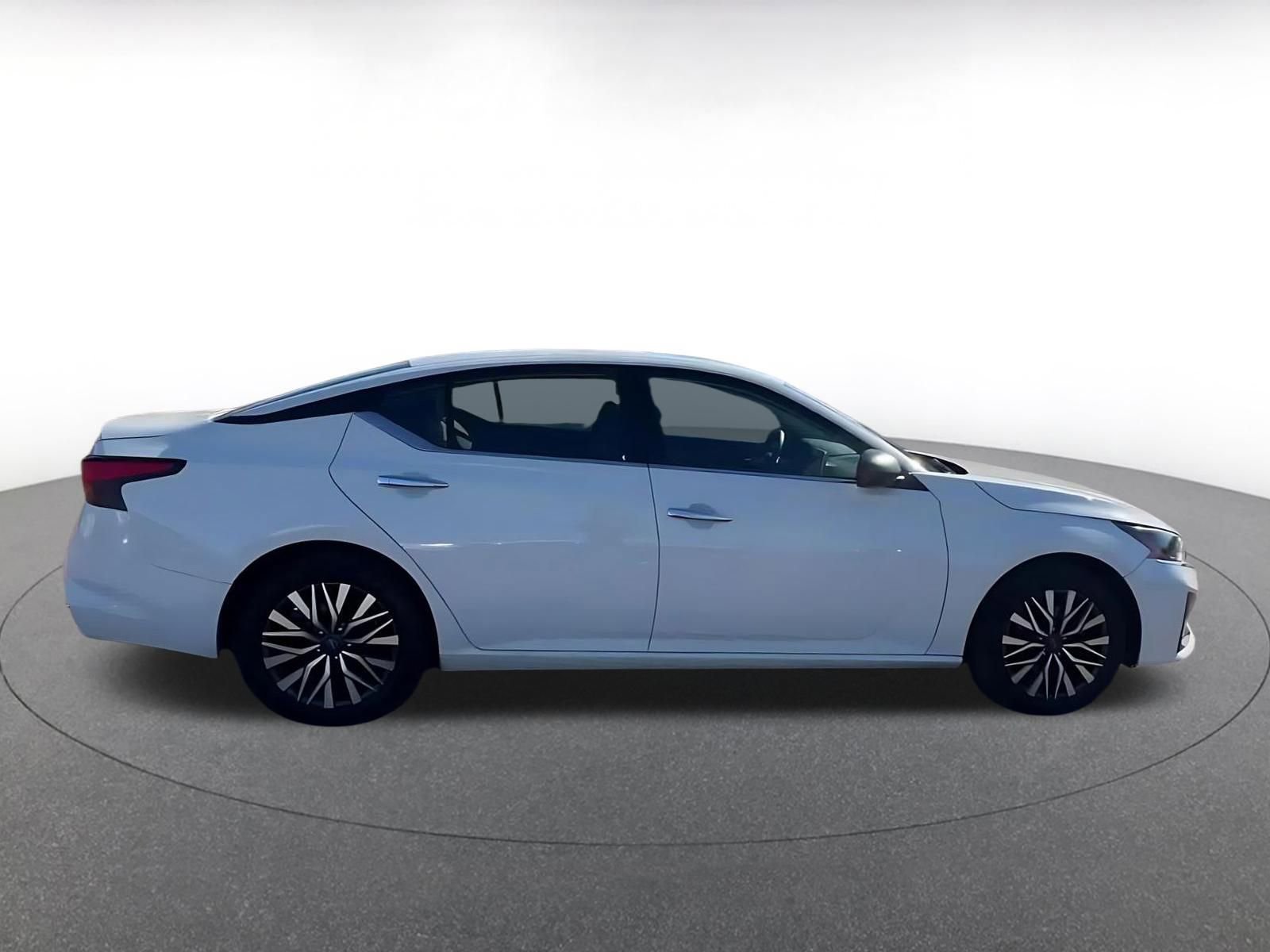 Used 2025 Nissan Altima 2.5 SV image 16